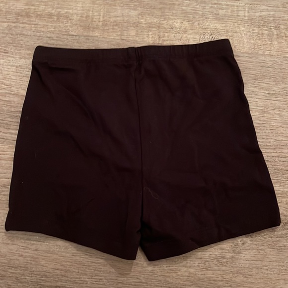 The children’s place tumbling shorts black and white. 1 pair of each. - Picture 4 of 7